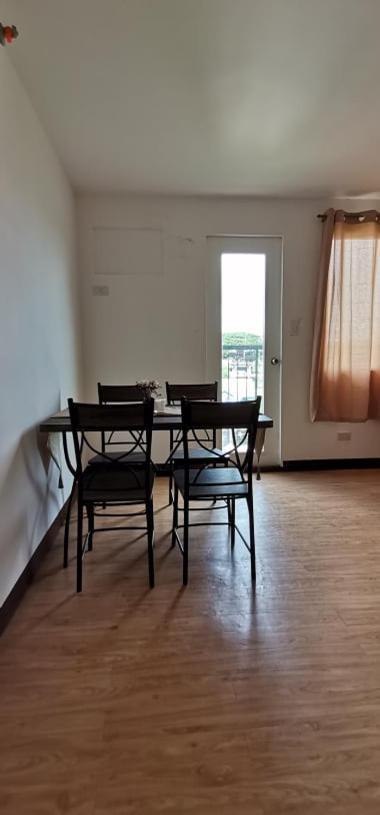 Huge @ Arezzo Place Apartment *